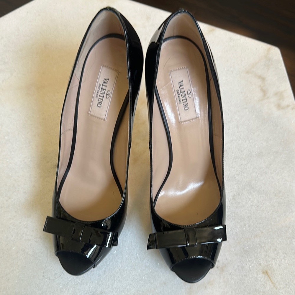 Valentino Garavani Black Patent Leather Heels with Bow